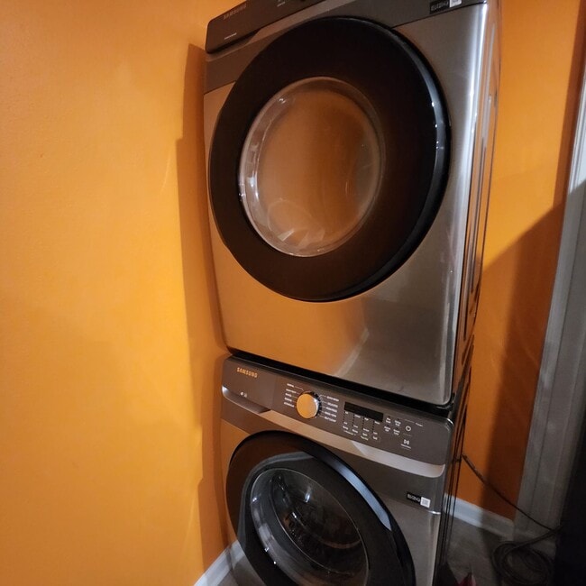 Building Photo - 4869 Tchoupitoulas St