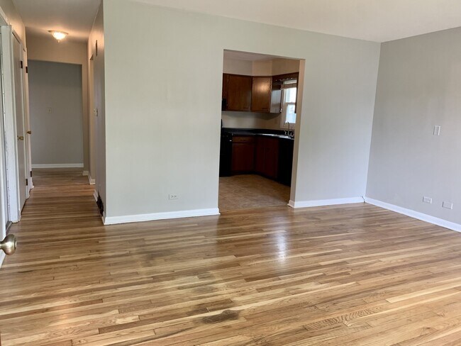 Building Photo - 1622 Oak Ln