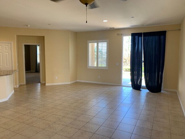 Building Photo - Single Story 3 bed 2 bath with Den