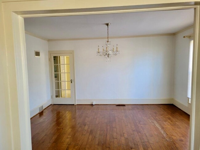 Formal Dining Room - 109 S Outerbridge St