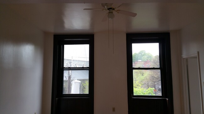 Building Photo - 53 Ten Broeck St