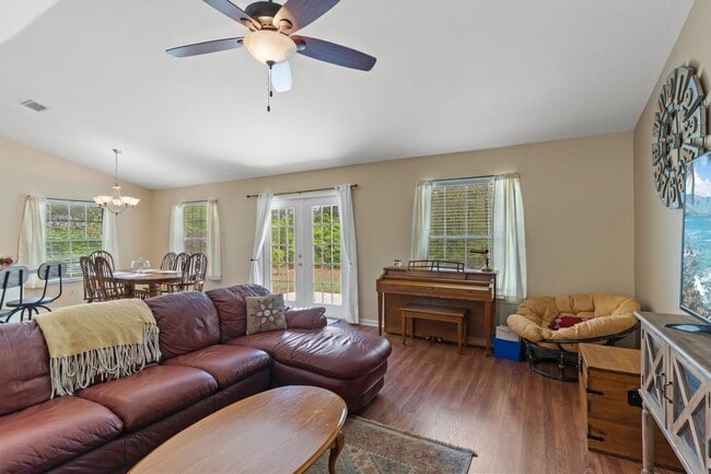 Foto del edificio - 39 Chestnut Ln
