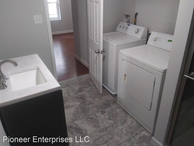 Building Photo - 4 br, 2.5 bath House - 4507 Penhurst Ave