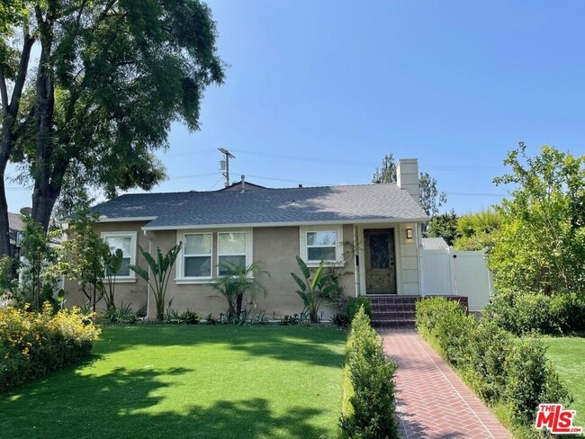 Building Photo - 13964 La Maida St