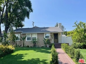 Building Photo - 13964 La Maida St