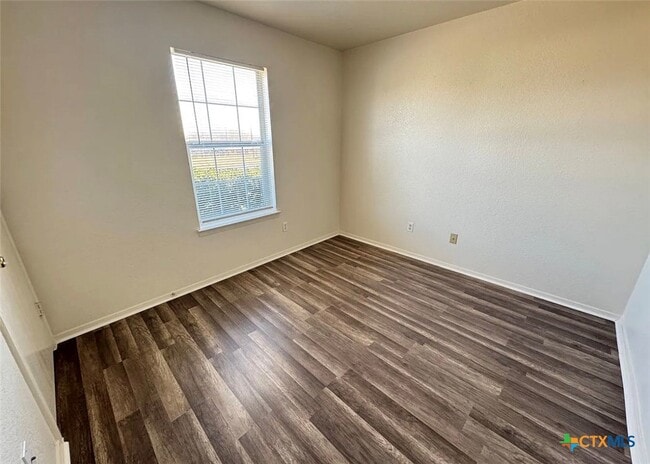 Foto del edificio - 3404 Zephyr Rd