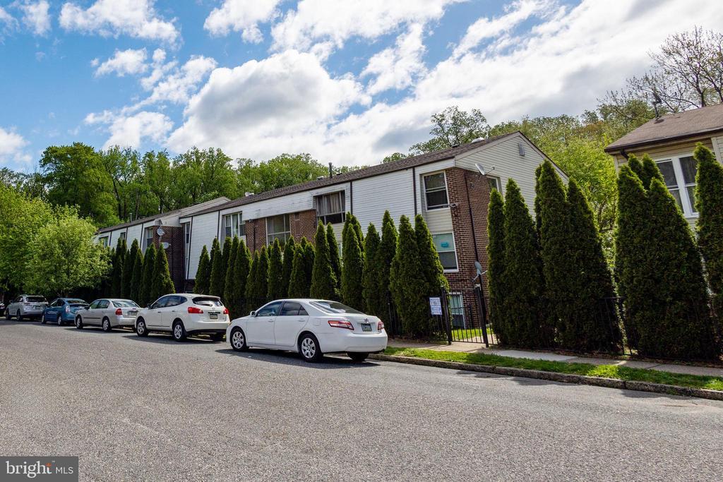 Primary Photo - 2201 Strahle St
