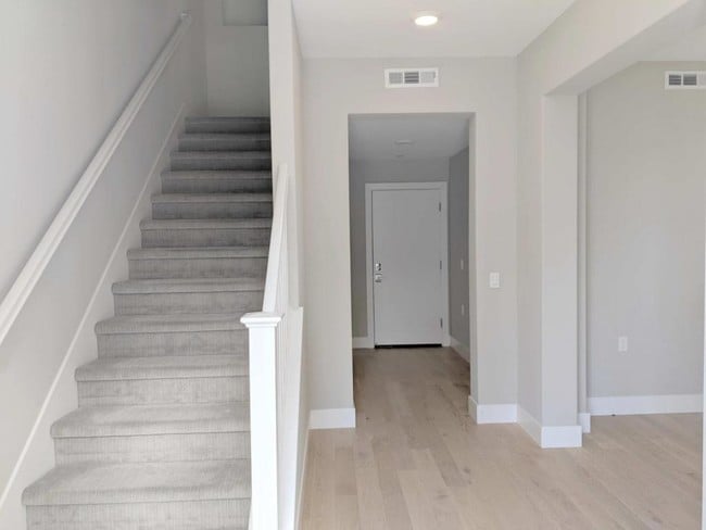 Building Photo - 132 Saratoga Ave, #1