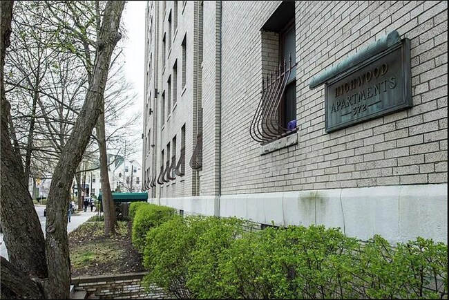 Foto del edificio - 372 S Highland Ave