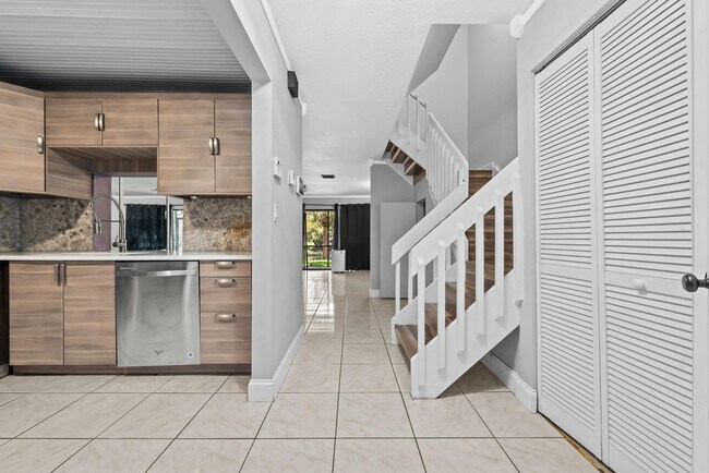 Foto del edificio - 4902 NW 82nd Ave