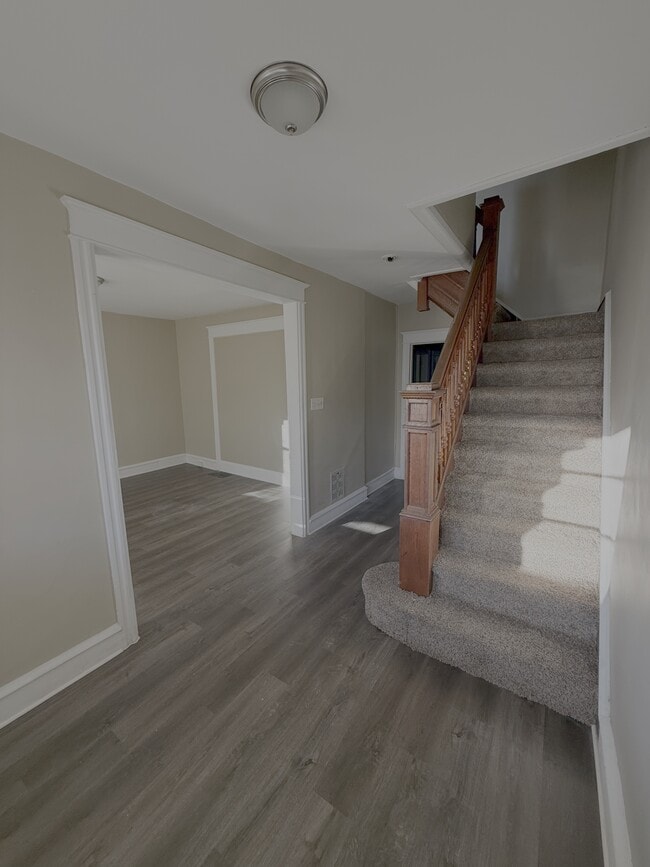 Photo - 1913 W 2nd St House