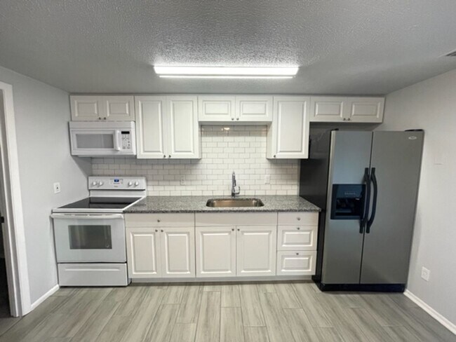 Building Photo - 5703 9th Street Circle East
