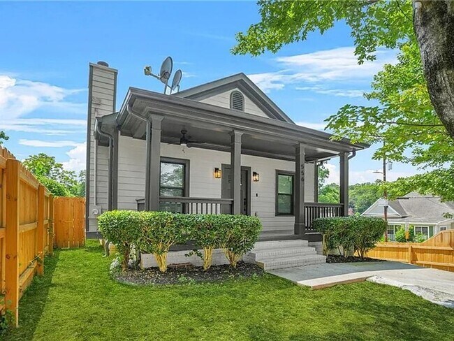 Foto del edificio - Stylish 4bd/2ba Renovated Rental with Fenced Yard in Growing Westside Neighborhood