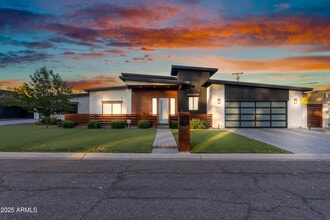 Building Photo - 2215 N 38th Way