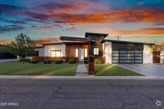 Building Photo - 2215 N 38th Way