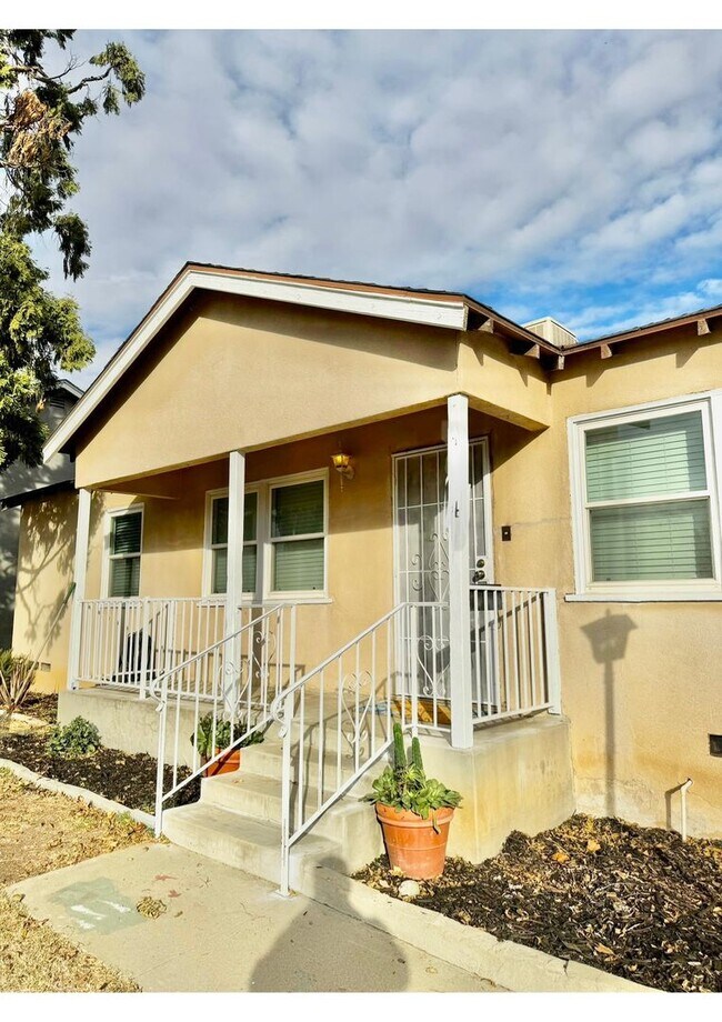 Fully Furnished home in Oildale! House Rental in Bakersfield, CA