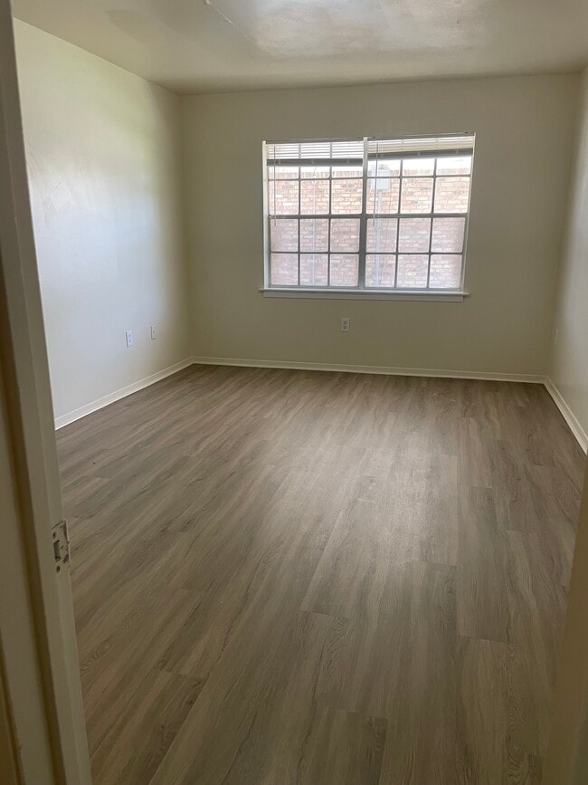 Photo - 675 Wooddale Blvd Apartment