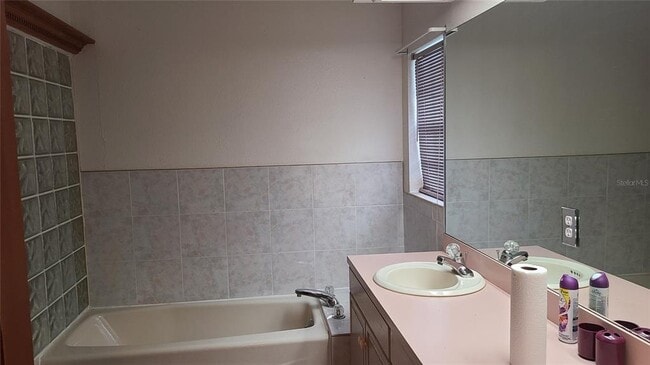 Foto del edificio - 8404 Barrett Pl