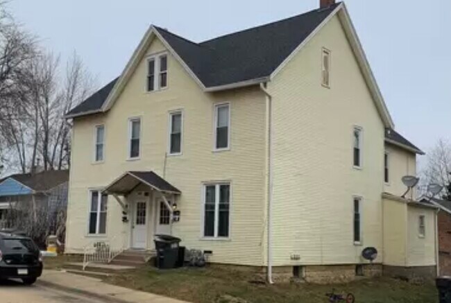 Front - 1080 Wilson St