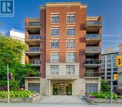 Building Photo - 4196-4196 Dundas St W
