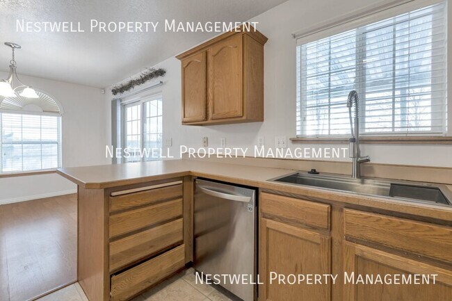 Building Photo - Great 4-bed Home with Amazing Views in Ogden