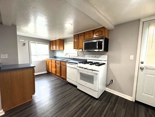 Building Photo - 289 Howk St