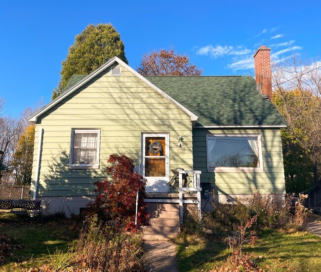 Building Photo - 418 Blemhuber Ave