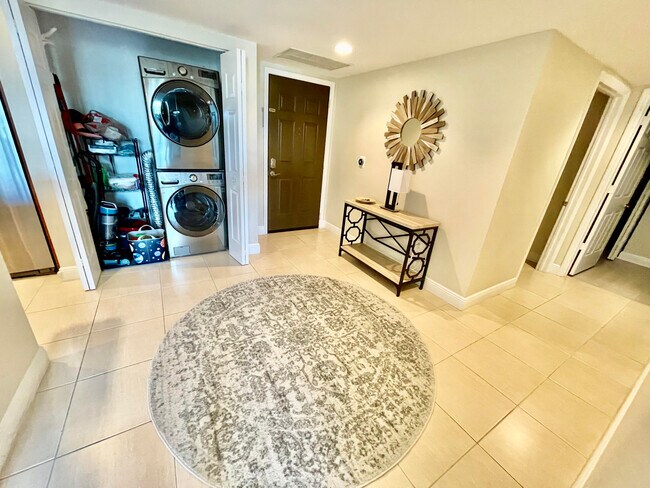 Building Photo - 610 Clematis St