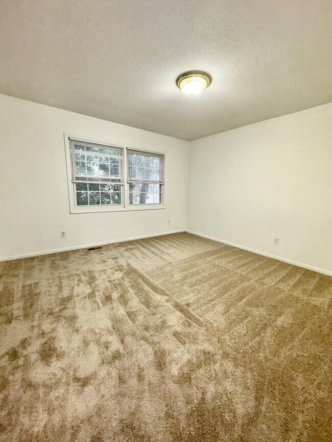 Foto del edificio - Azalea Gardens Apartments