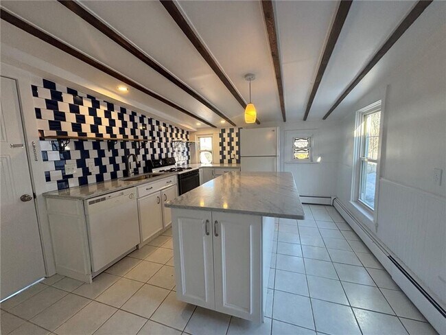 Building Photo - 712 Hope St