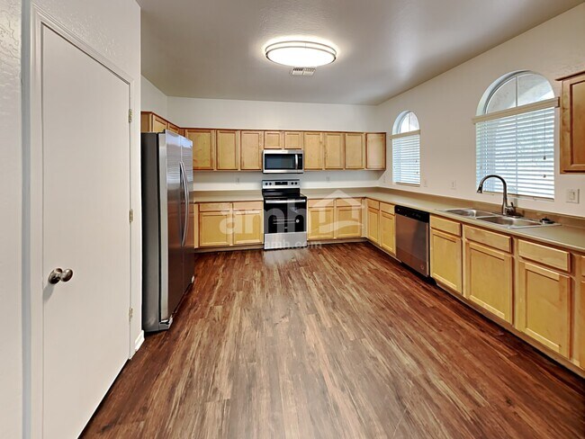 Building Photo - 5156 W Fulton St