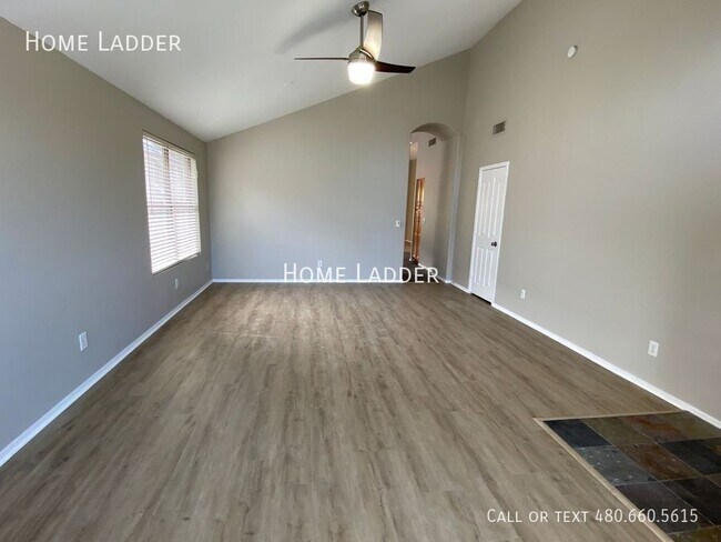 Foto del edificio - 4723 E Weaver Rd
