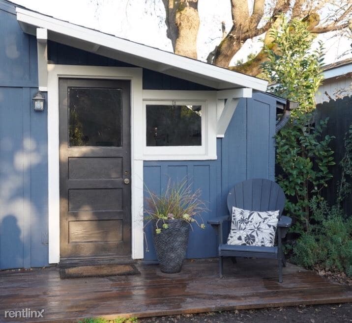 Foto principal - Studio, 1 bath Apartment - 582 Warwick Ave
