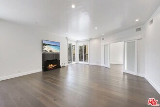 Building Photo - 723 Westmount Dr