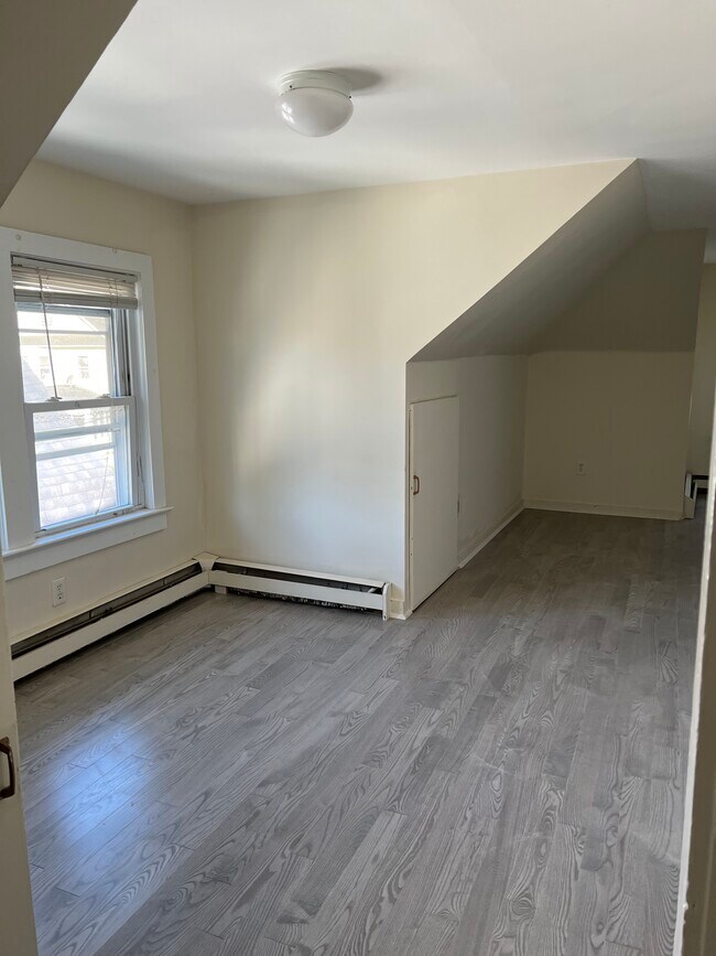 Building Photo - 54 Ashwood Ave