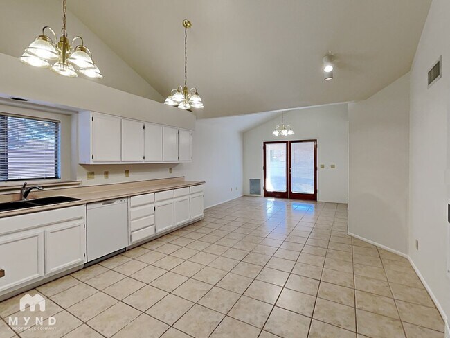 Foto del edificio - 10487 N Fairway Vista Ln