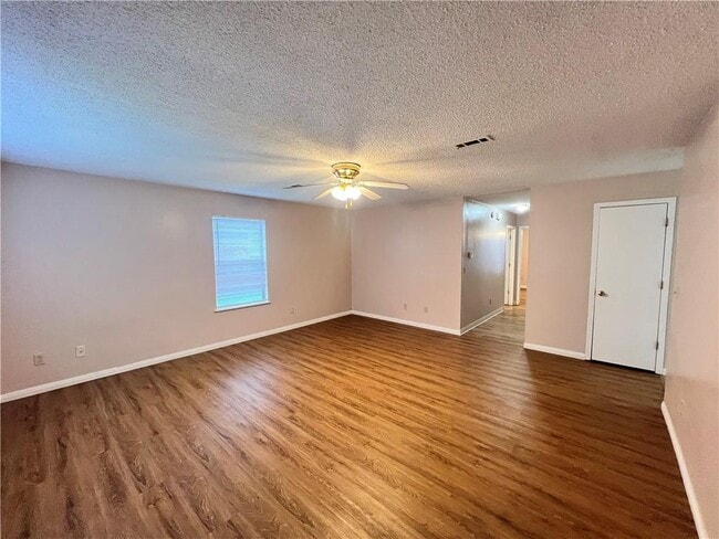 Building Photo - 2447 W Yvonne Dr