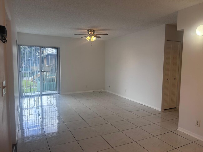 Foto del edificio - 1856 Fairview Villas Dr
