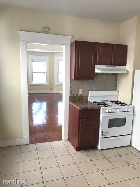 Foto del edificio - 2 br, 1 bath  - 167 Scranton St Fl 2