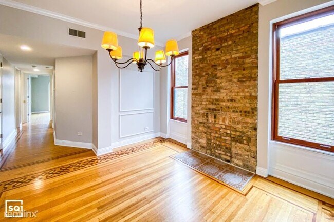 Building Photo - 2523 N Burling St