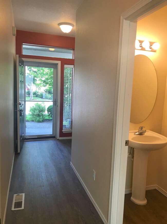 Photo - Fantastic Townhome close to Nike