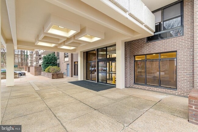 Building Photo - 1808 Old Meadow Rd