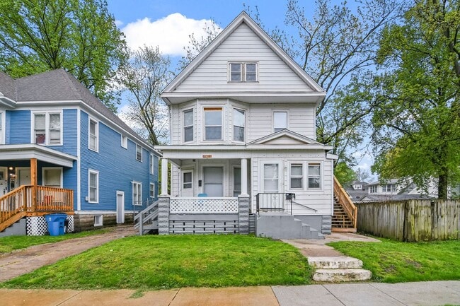 Building Photo - 720 W Edwards St