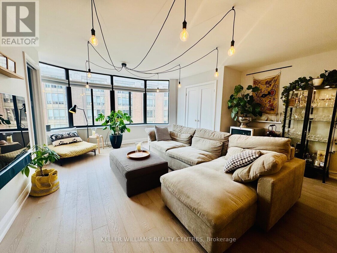Photo principale - 135-135 George St S