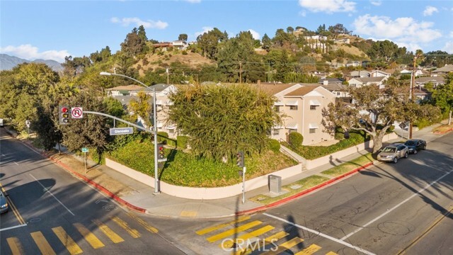 Primary Photo - 1305 E Glenoaks Blvd