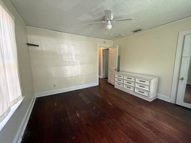 Foto del edificio - 846 W Brevard St
