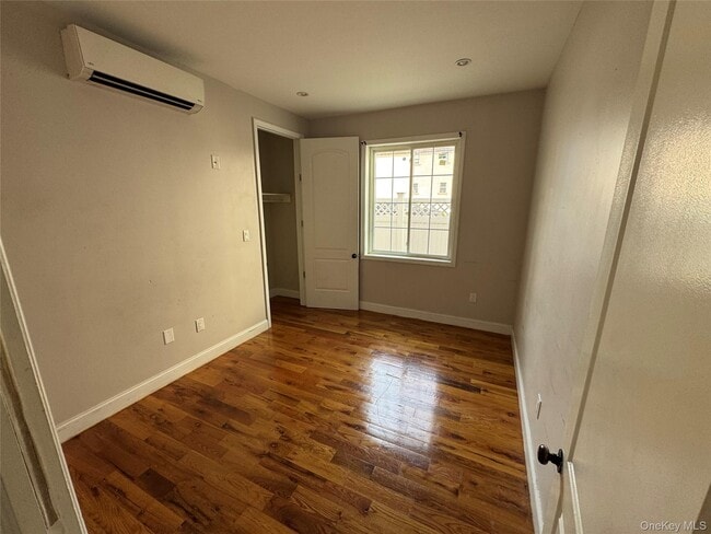 Foto del edificio - 138-14 Brookville Blvd