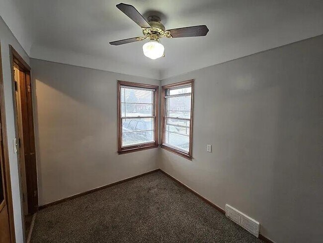 Foto del edificio - 18147 Runyon St