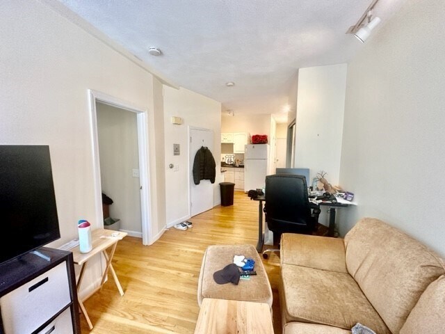 Foto del edificio - 392 Commercial St