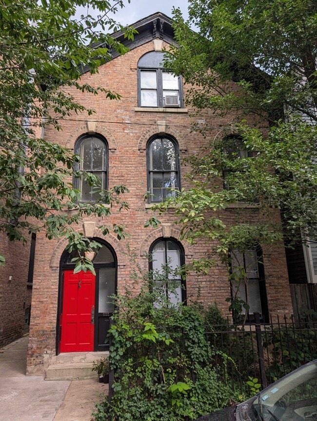 Building Photo - 222 W Willow St